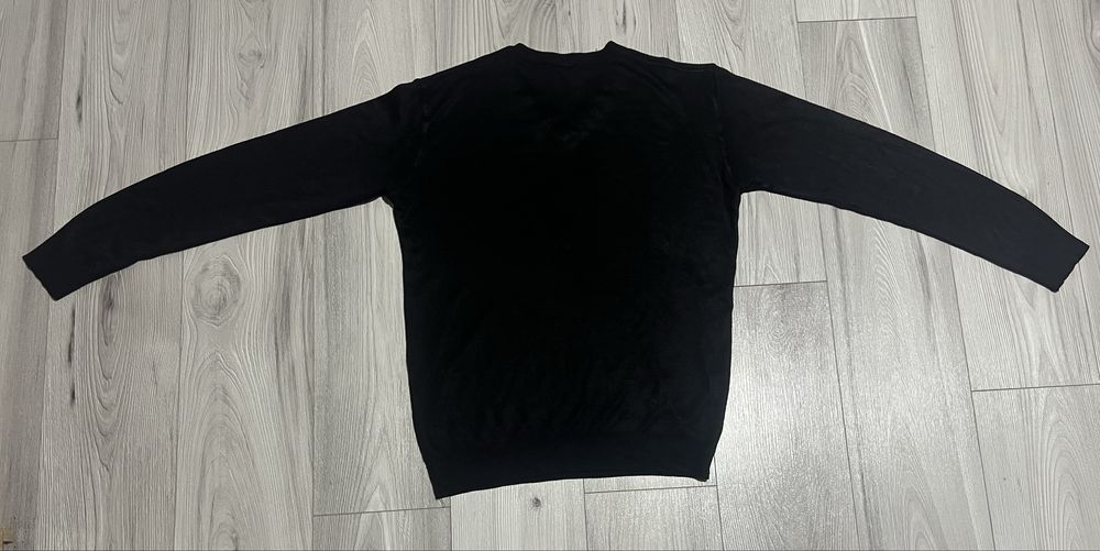 Pulover negru stil elegant cu guler în V