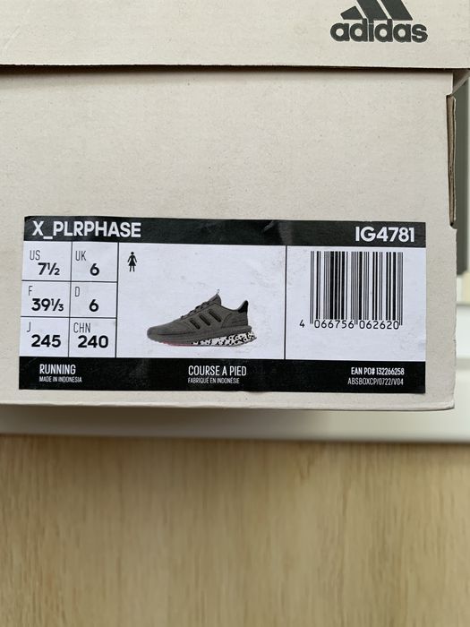 Adidas кроссовки  38,5 размер