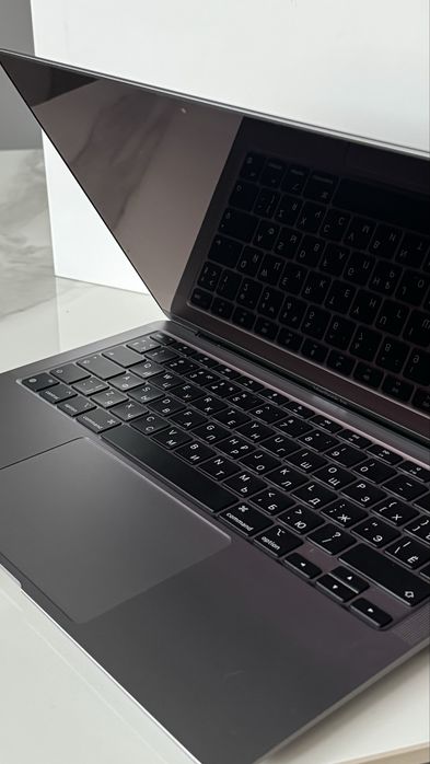 MacBook Air 13″  М1, 16 GB RAM / 256 GB SSD