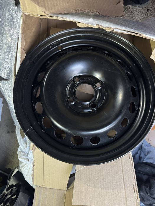 LADA  штампованный диск R15, PCD4х100