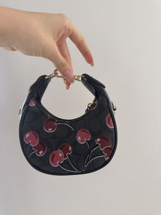 Черна чанта на Coach
