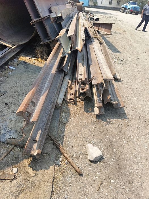 Рельсы трубы двутавры швеллера угольники металл