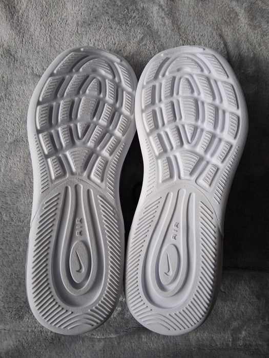 Nike Air Max Axis 40 originali NOI