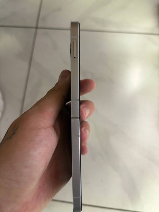 Продам телефон samsung z flip 6