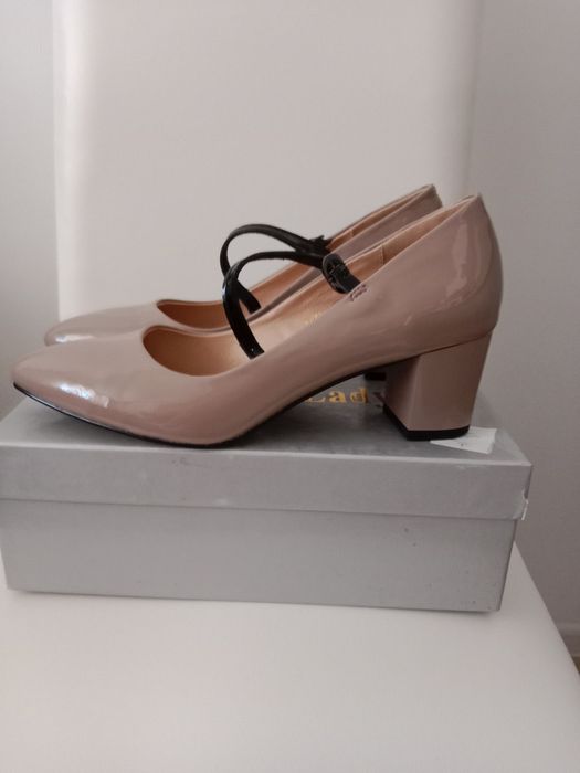 Продам туфли женские.