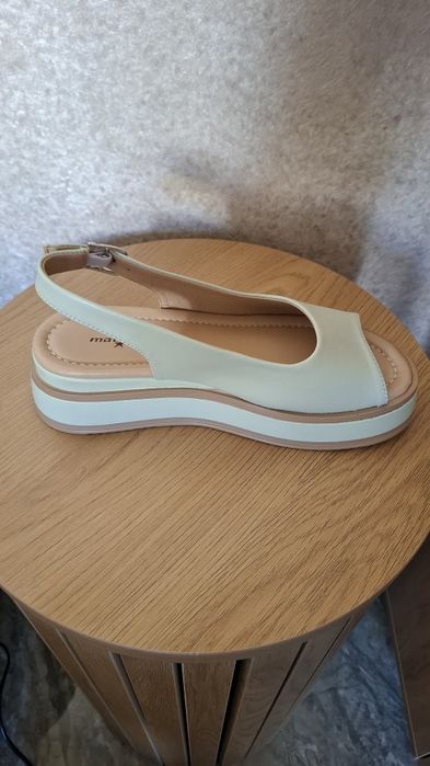 Чисто нови сандали 37 номер