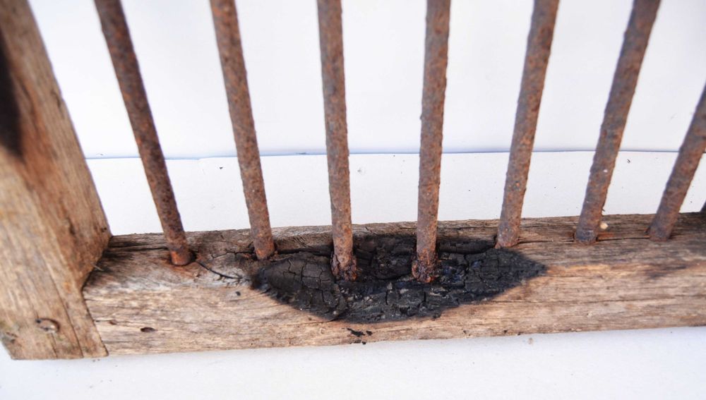 Fereastra cu zabrele pentru beci lemn masiv cu fier forjat