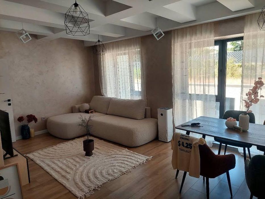 Дава се под наем Двустаен апартамент в Варна, Бриз - 65 кв.м за 1196.97 € - Снимка #2