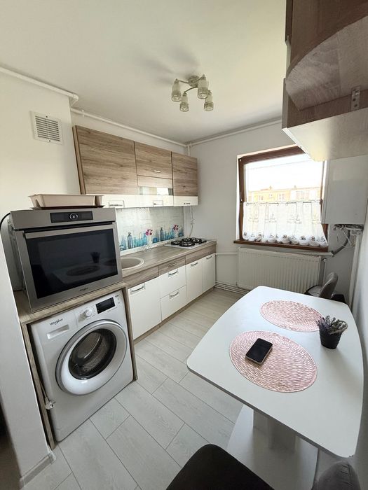 - DE ÎNCHIRIAT - Apartament două camere decomandat
