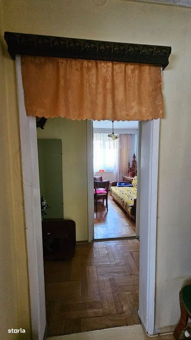 Apartament 3 camere, zona Scoala nr. 1, decomandat, spatios