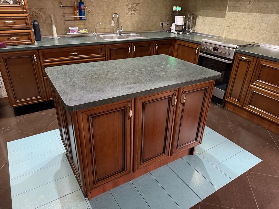 Продается кухонный гарнитур