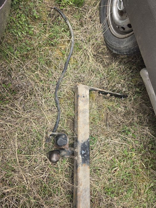 Cârlig plus instalație plus șuruburi Volkswagen T5 original