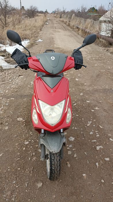 Авто и скутер вместе.