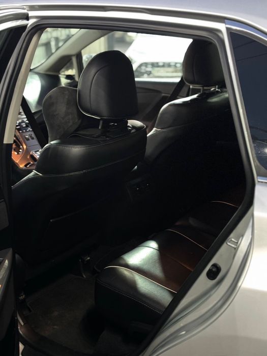 автомобиль Toyota Venza 3.5 AWD