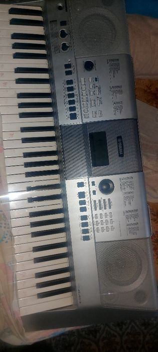 Синтиазатор ямаха  Почти профессиональный