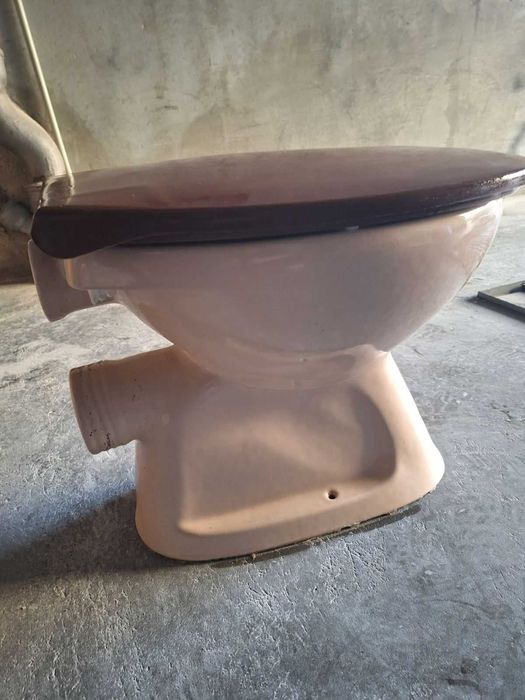 Тоалетна чиния мивка