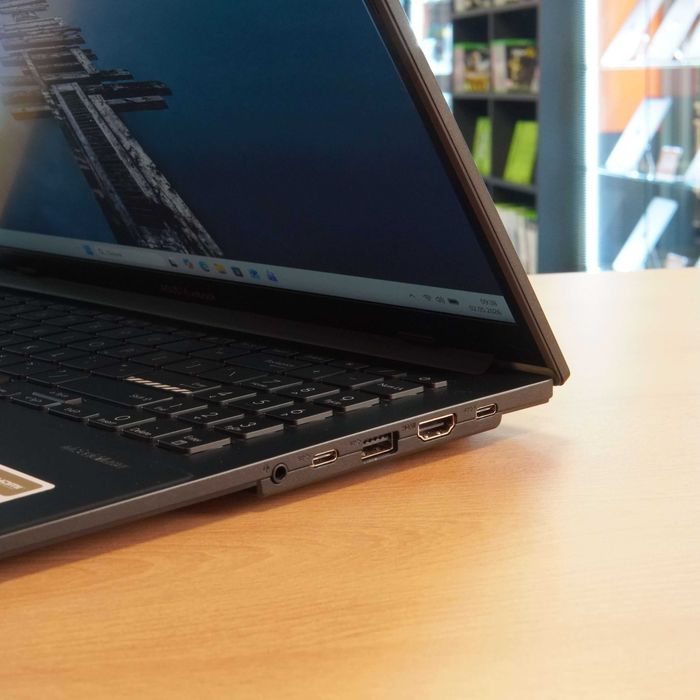 Laptop Asus Vivobook L1504F 15.6'' AMD Ryzen 5 7250U 16 GB DDR4, 512 GB, Midnight