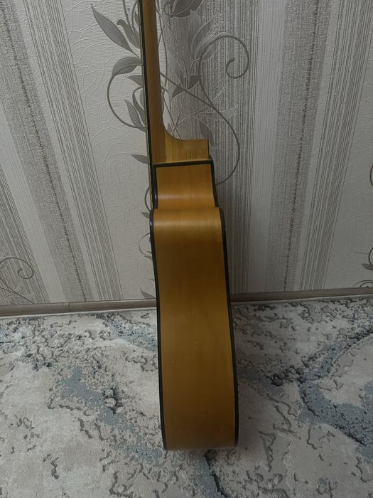 Продам гитару Yamaha f370