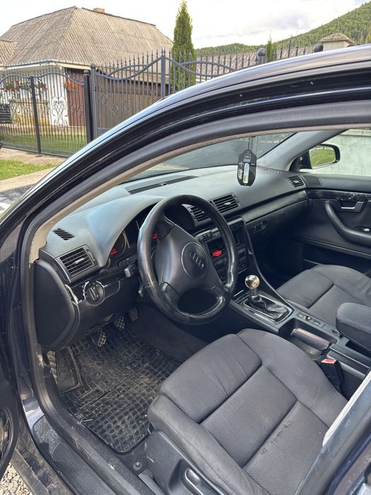 Audi A4 2001, albastru inchis