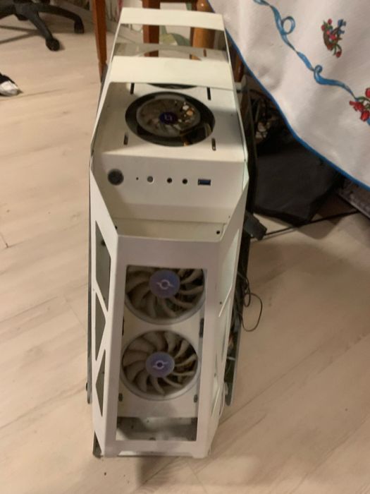 Vând PC 2500 lei