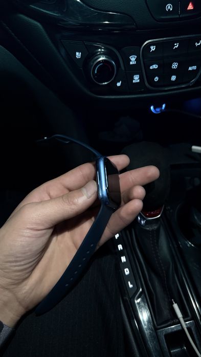 Iwatch 7.45mm sotiladi