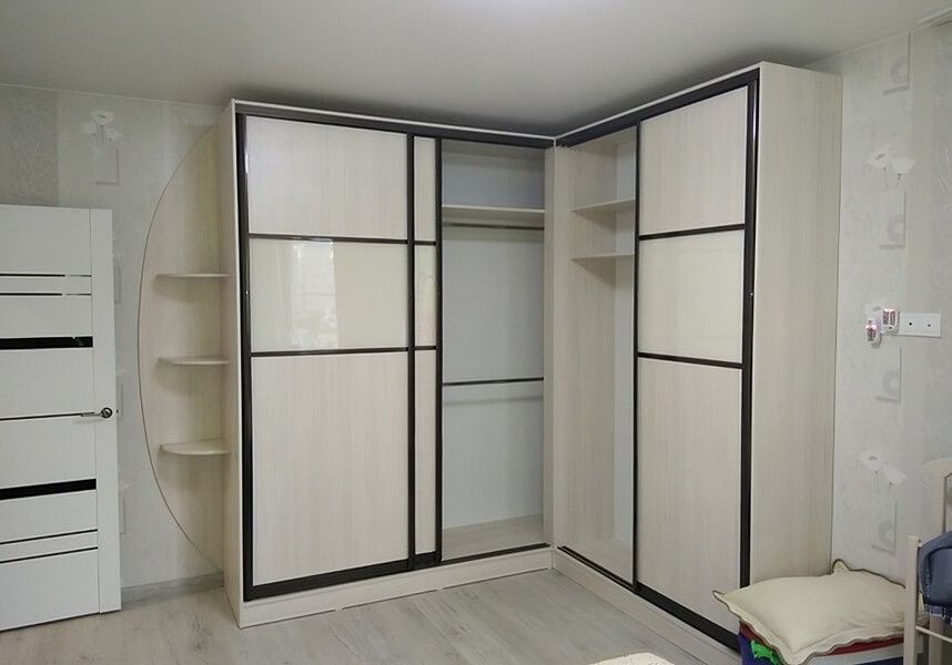 Кровать матраси шкаф шкаф купе кухня