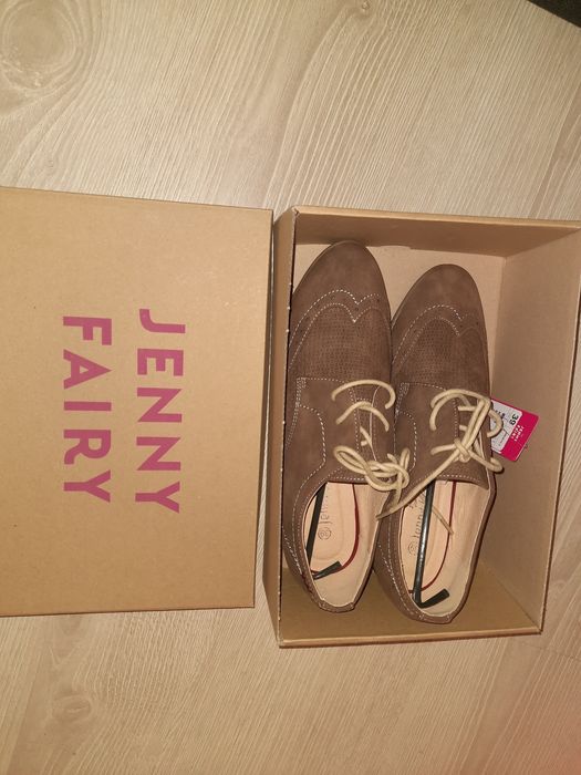 Transport gratuit! Pantofi noi, cu eticheta marimea 39