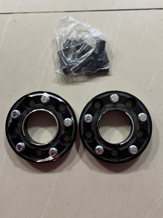 Фланци 35мм. за Mercedes G class с централен отвор 84.1мм. 5х130