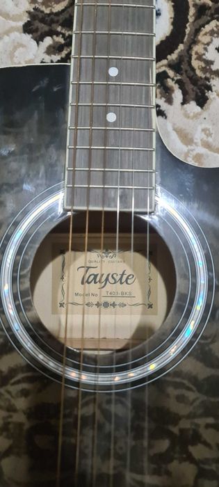 Акустическия гитара