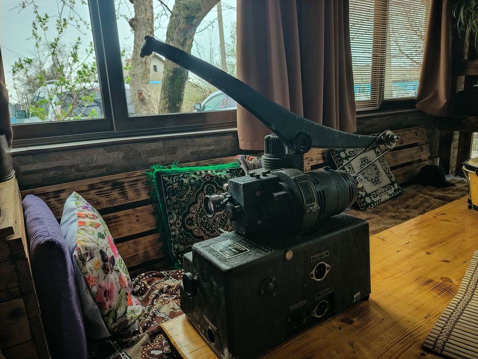 Proiector film Bell & Howell Anii 40