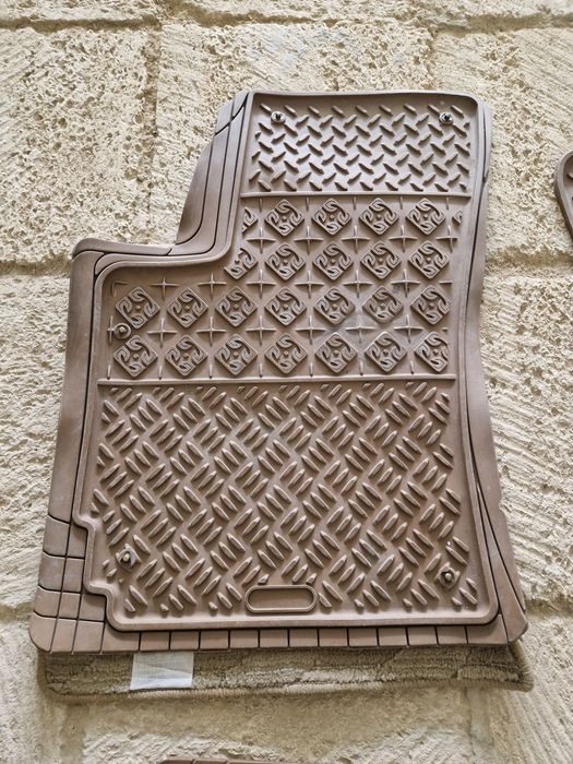 Prado 120  поликтер сатылады.