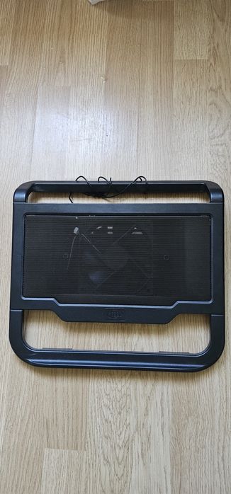 Cooler pentru laptop DeepCool N200, conceput pentru dispozitive de până la 15,6 inci.