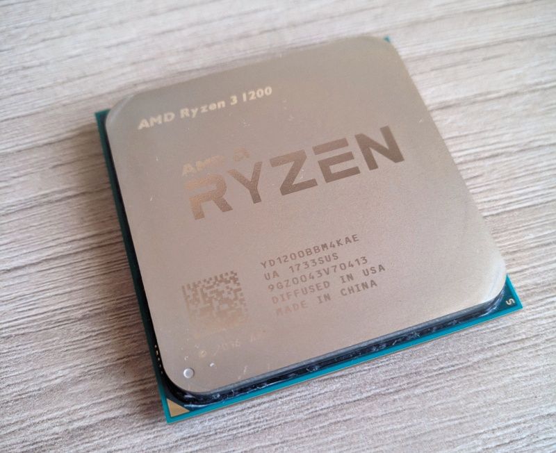 Продам процессор Ryzen 3 1200 AM4 срочно!!