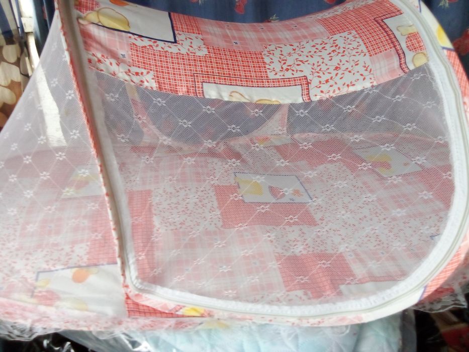 В оранжев и син цвят за бебе по 10лв броя