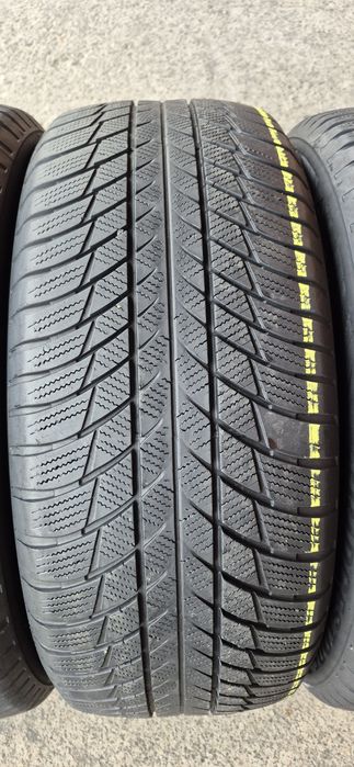 4 anvelope iarna runflat Bridgestone 245/50/19.Pretul este pe bucata.