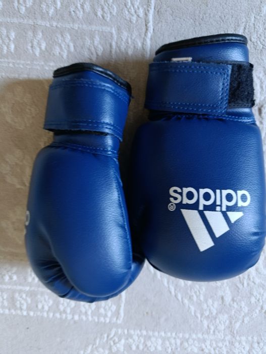 Продам перчатки и футы