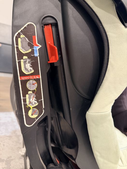 Автомобильное кресло