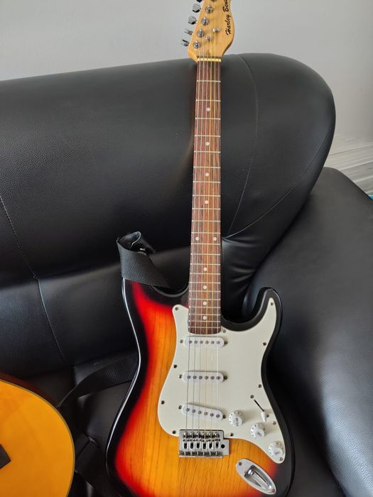 Chitara electrica plus amp și chitara clasica