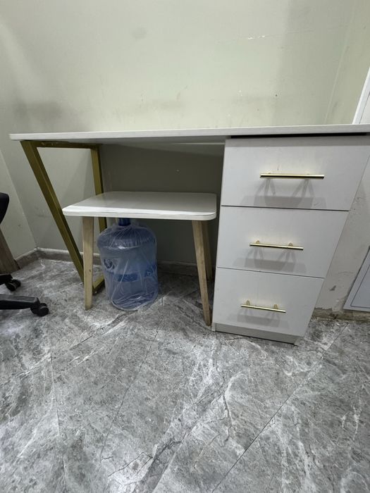 Маникюрный стол сатылады