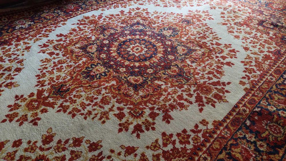 КОВЁР в хорошем состоянии