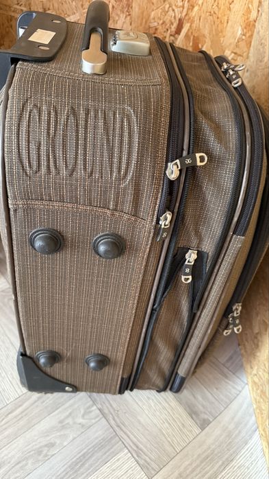 Продам цемодан в хорошем состоянии