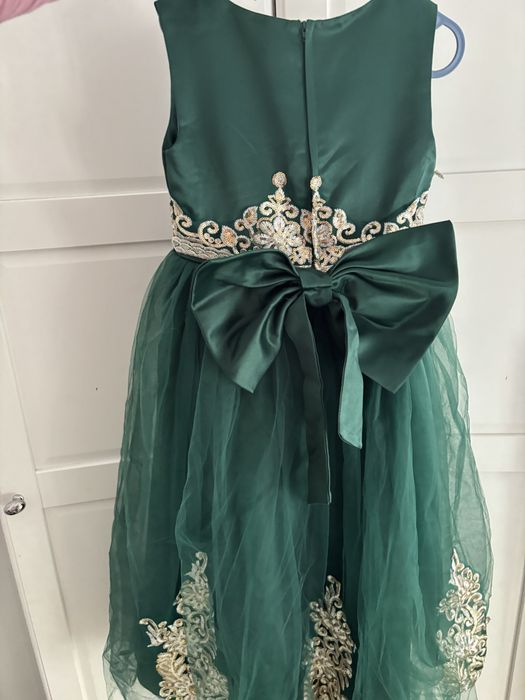 Празнична рокля и комплект за момиче 140см