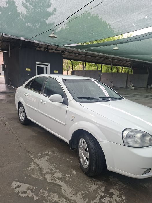 Moshina xolati yanxshi led faralar tablolar qoyilgan