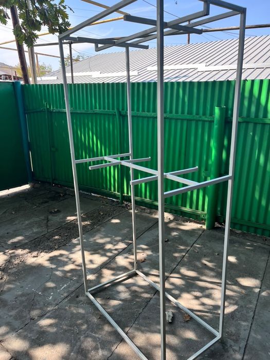 Продам металлический рейл   Белого цвета для одежды состояние хорошее