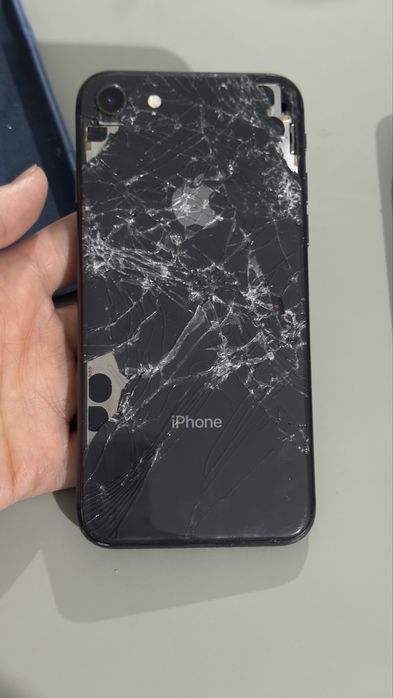 Iphone 8. 2 шт продам