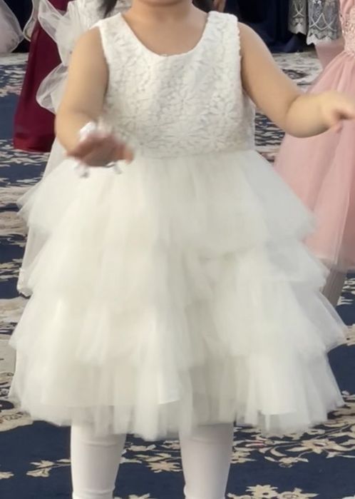 Прдам детские нарядные платья