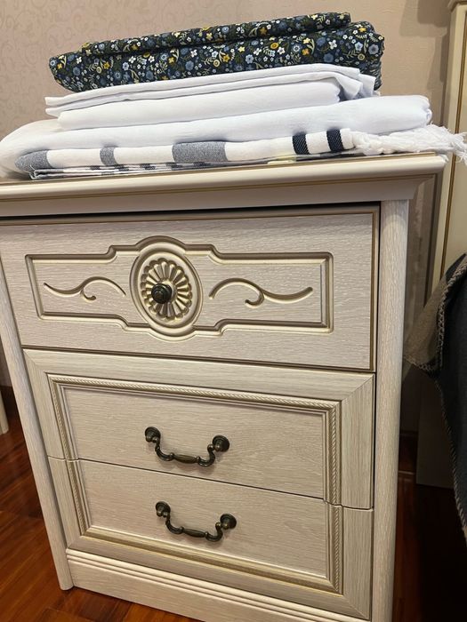 Продается спальный гарнитур