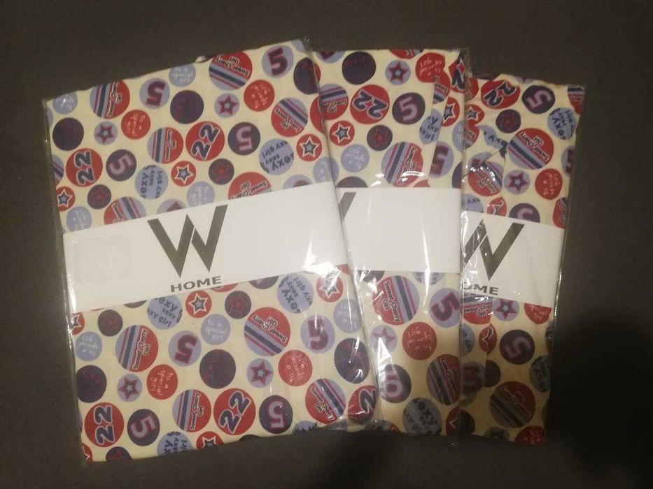 Комплект от шест универсални калъфки за столове.