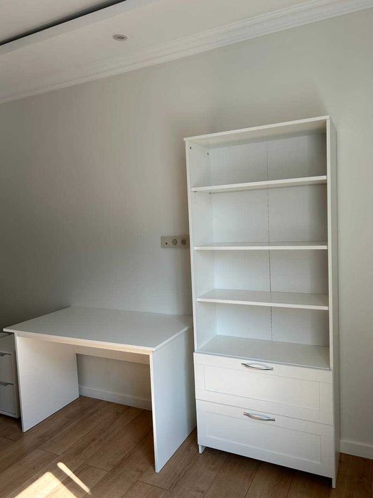 Продается стеллаж и стол