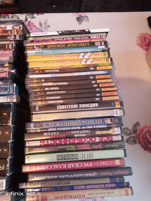 ДВД диски бу много.